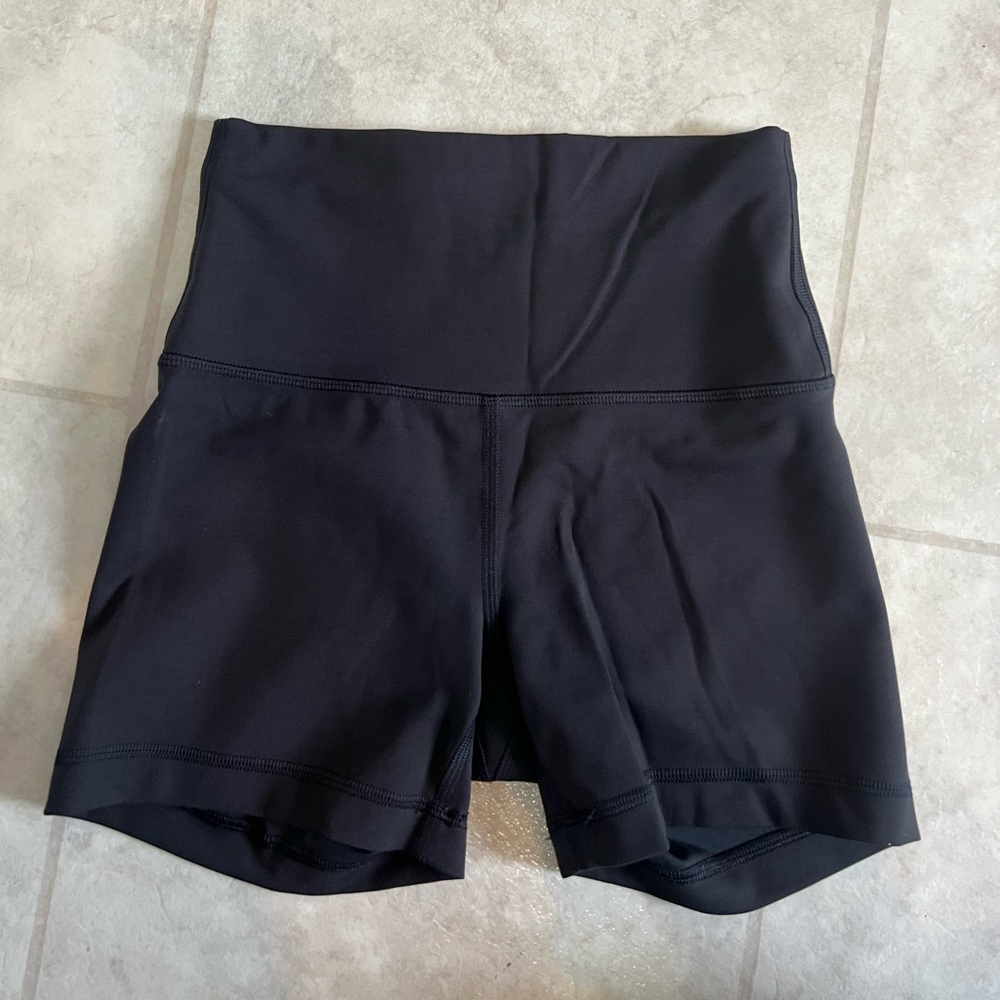 Lululemon Wunder Train High-Rise Short 4”